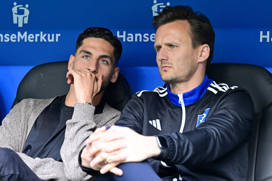 Reis neben HSV-Sportdirektor Claus Costa (41). Der bedauert den Abschied des Mittelfeldspielers, freut sich aber über die Ablöse.
