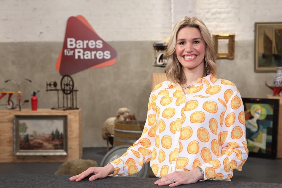 Bianca Berding (46) ist im Rahmen der ZDF-Show "Bares für Rares" als Kunstexpertin tätig.