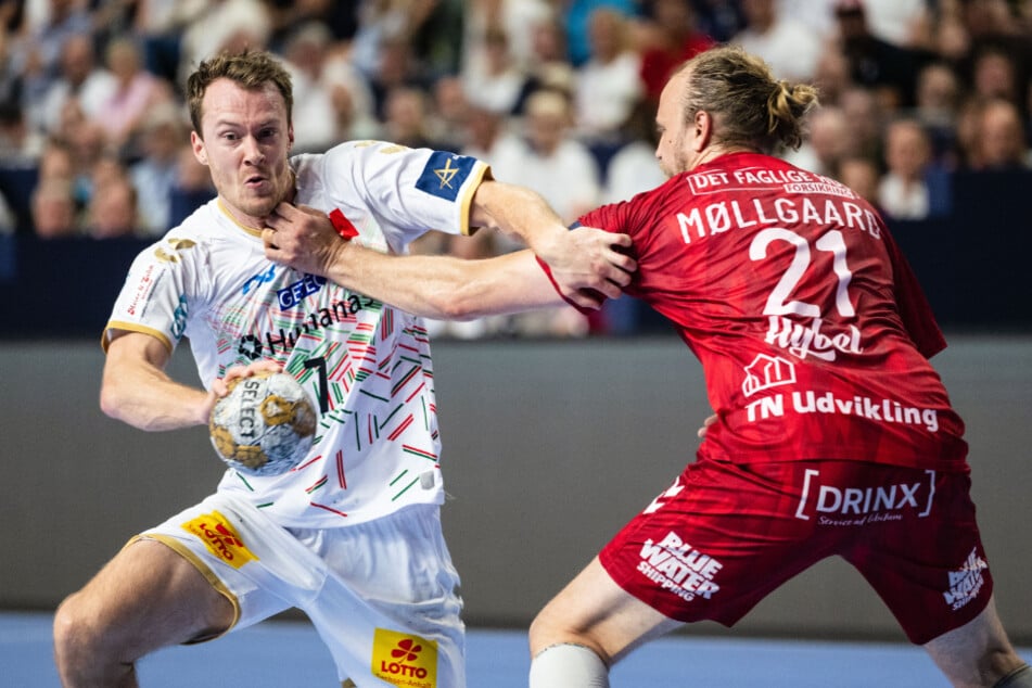 Felix Claar (27, l.) verletzte sich beim Spiel gegen Slowenien bei den Olympischen Spielen.