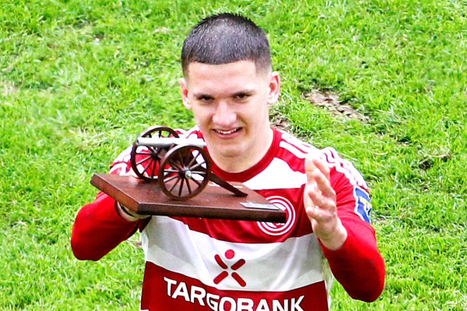 Christos Tzolis (22) durfte sich über die Torjägerkanone der 2. Bundesliga freuen.