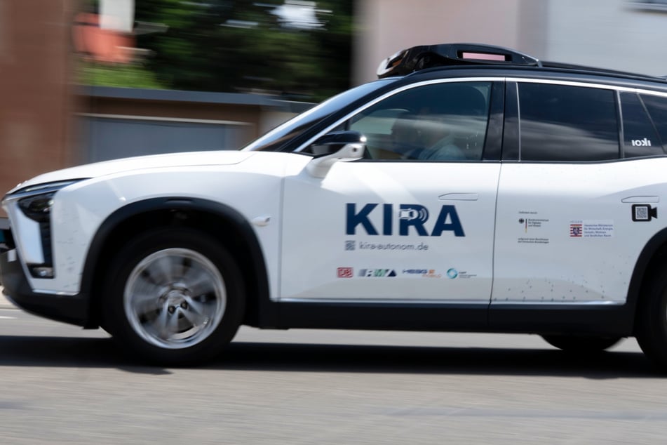 Zum Projekt "Kira" gehörende Autos verkehren bereits seit Ende Mai autonom und selbstfahrend in den südhessischen Orten Langen und Egelsbach.
