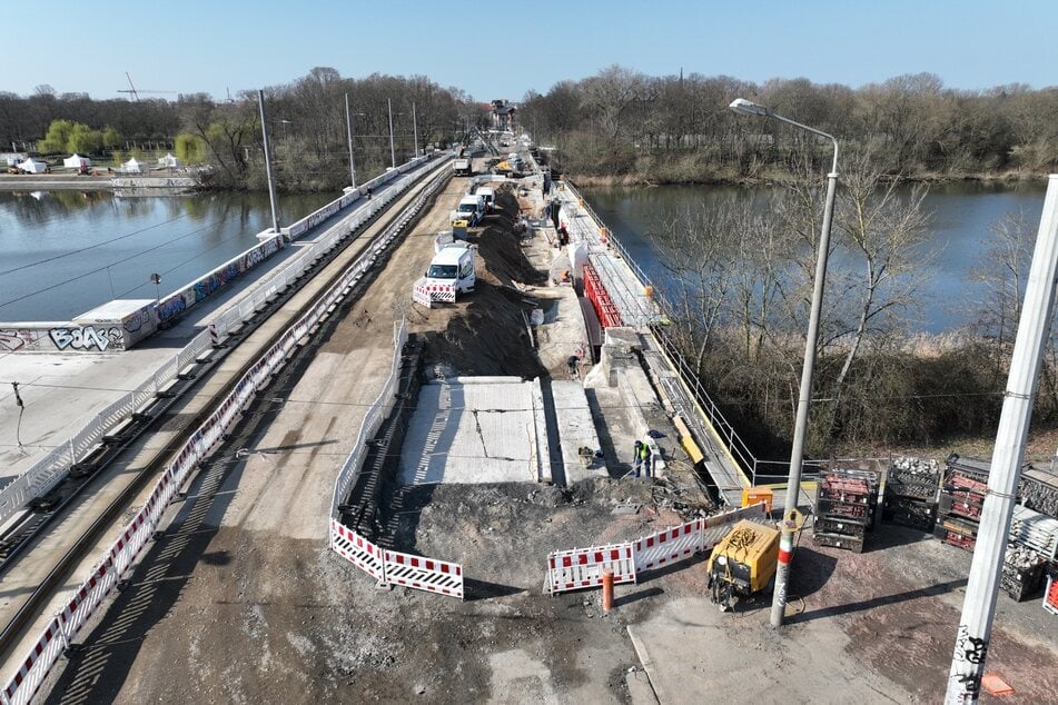 Die Zeppelinbrücke ist sowohl als Einzeldenkmal als auch als Teil des Richard-Wagner-Hains denkmalgeschützt.