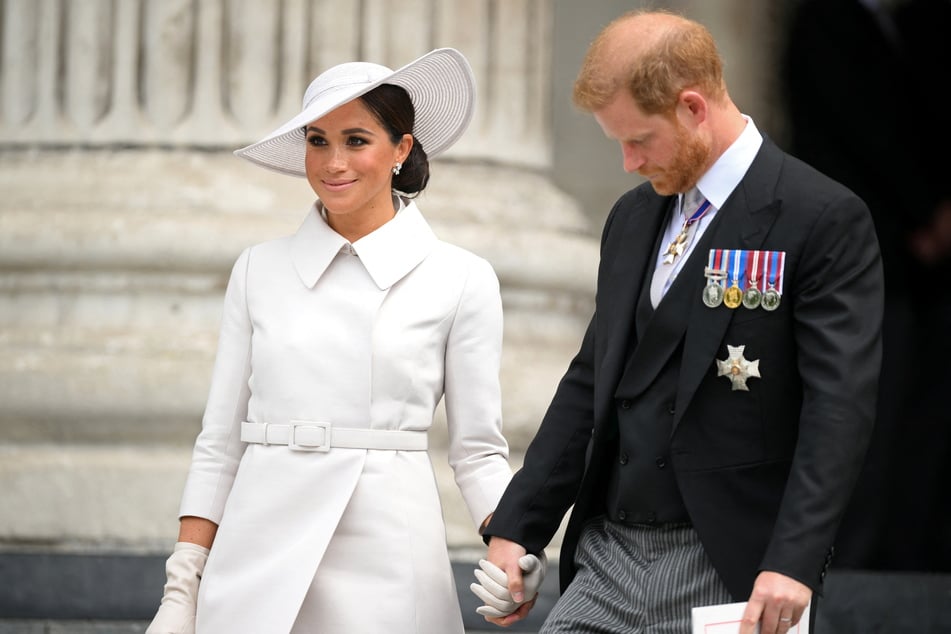 Meghan Markle (l.) and Prince Harry held hands leaving