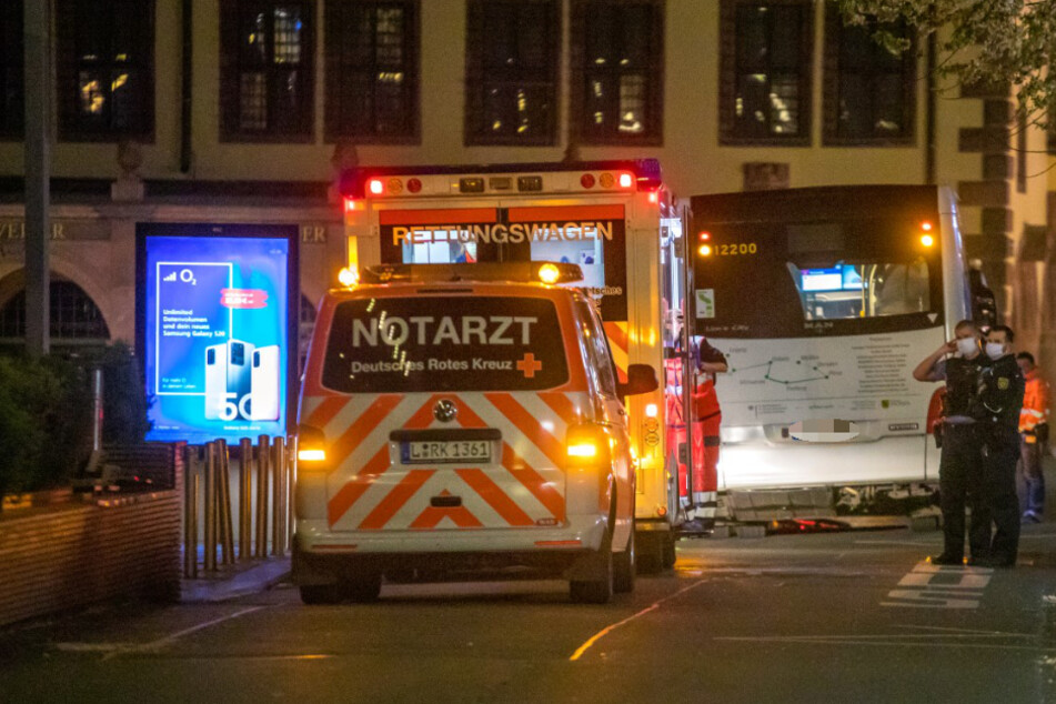 Im Leipziger Zentrum ist am Dienstag ein Radfahrer mit einem Bus kollidiert.