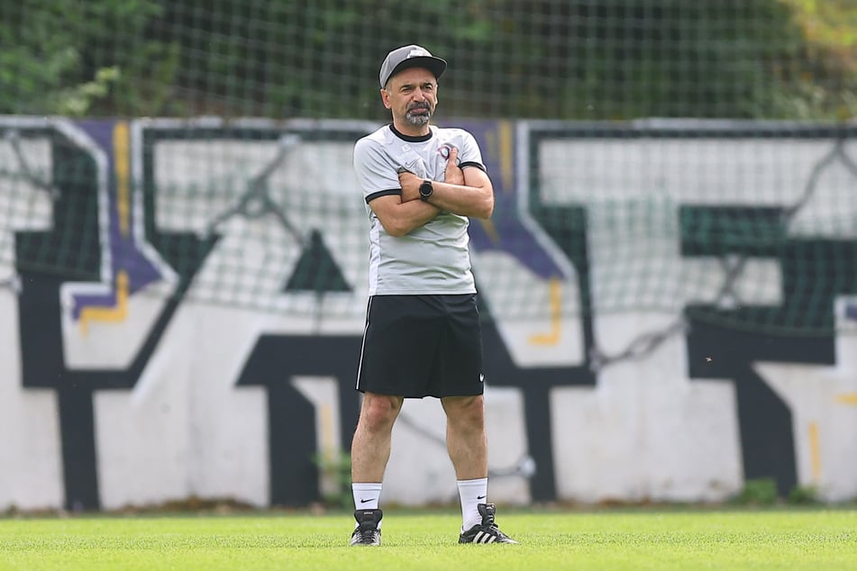 Aue-Trainer Kvicha Shubitidze (51) wird in den nächsten Tagen genau hinschauen, aber so langsam kristallisiert sich seine erste Elf heraus.