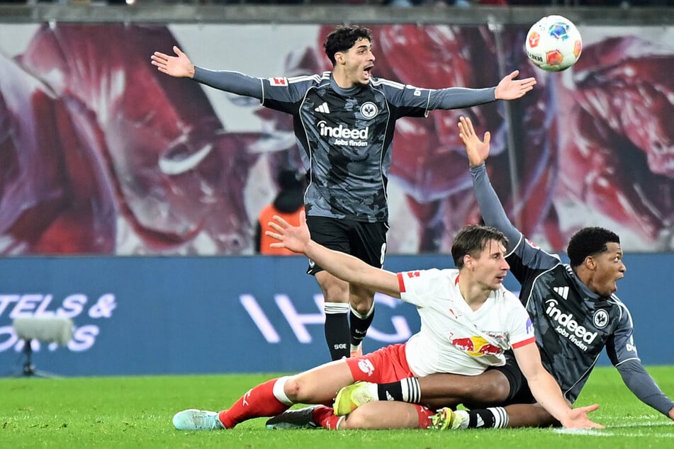 In dieser Saison kam Ngankam (r.) bislang nur auf vier Einsätze für die Eintracht. Am längsten spielte er dabei beim 0:6 in Leipzig, wo er zur Halbzeit eingewechselt worden war.