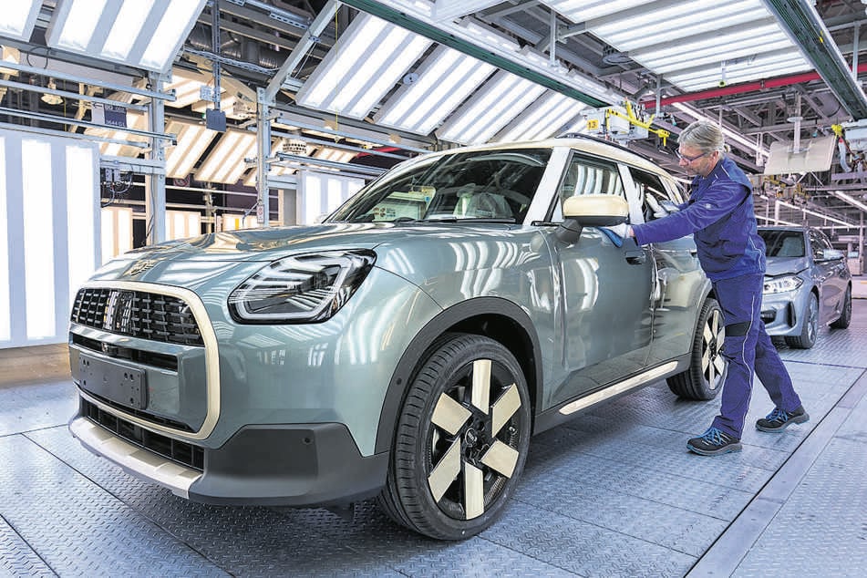 Der MINI Countryman wird bei BMW in Leipzig auch als E-Auto gebaut. Das Werk fährt drei Schichten.