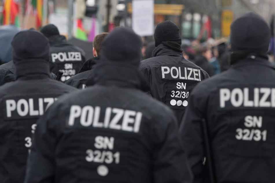 Die Befürworter argumentierten, das Gesetz passe die Befugnisse der Polizei an die aktuellen Gegebenheiten an. Die Kritiker betonten, das Gesetz schieße weit über das Ziel hinaus.