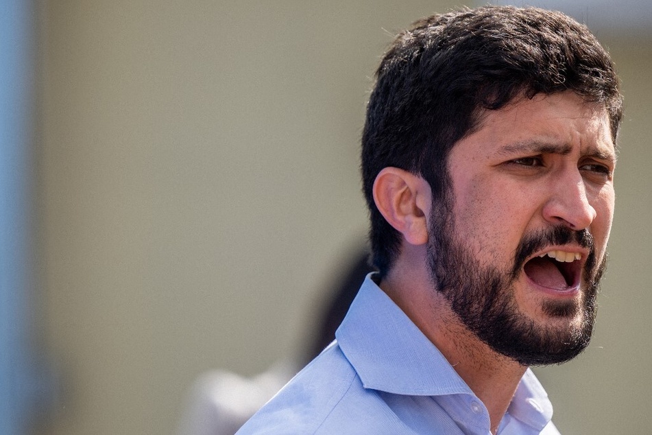 Congressman Greg Casar leads thirst strike as Texas governor cuts workers' water breaks