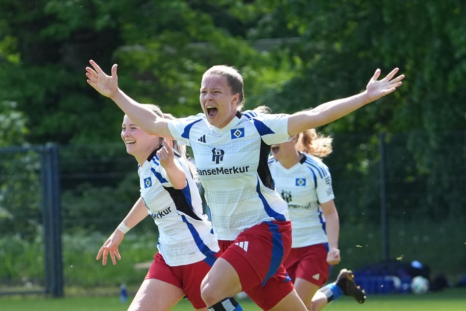 Hamburgs Torschützin Christin Meyer (24) jubelt nach ihrem Treffer zum 1:0.