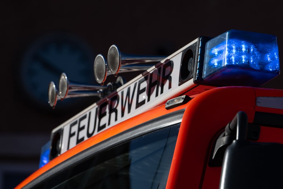 Die Feuerwehr soll bis nach Mitternacht im Einsatz gewesen sein. (Symbolbild)