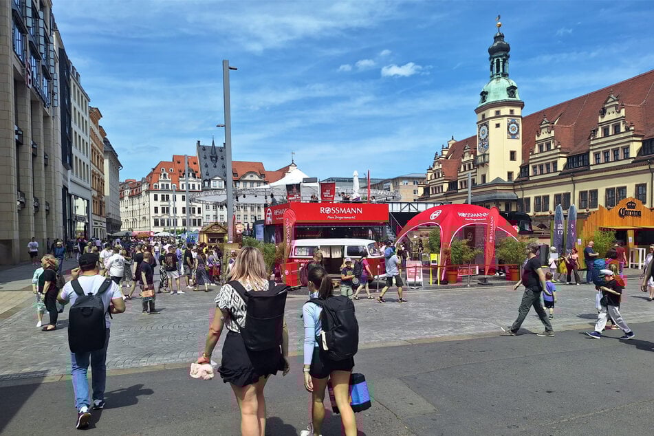 Rund um den Markt herrscht großer Andrang.