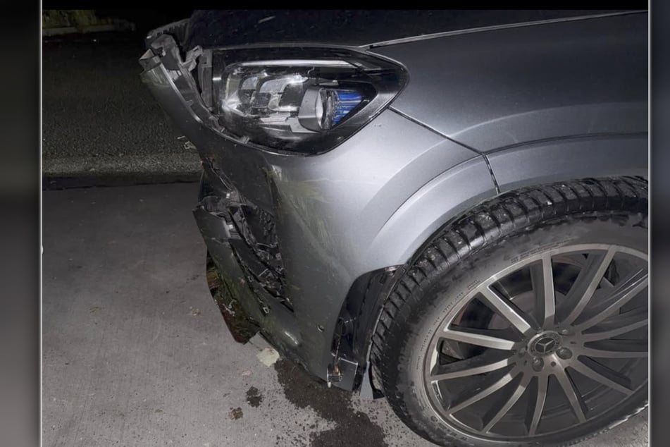 Der Mercedes, mit dem Chris Tall unterwegs war, wurde an der Front massiv beschädigt und musste laut seiner Aussage abgeschleppt werden.