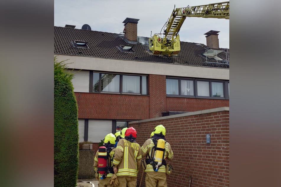 Nach rund anderthalb Stunden war der Einsatz beendet und alle Bewohner konnten unverletzt in ihre Wohnungen zurückkehren.