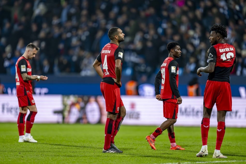 Bedröppelte Gesichter in der Leverkusener Mannschaft: Die Werkself hat in dieser Saison bislang vor allem gegen vermeintlich schwächere Teams Probleme zu gewinnen.