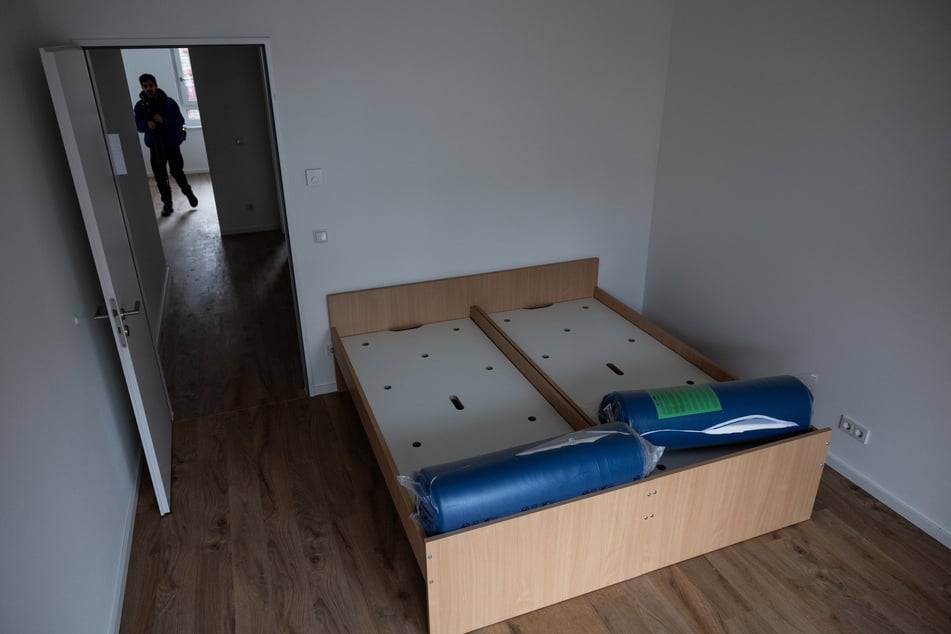 So ähnlich wie diese Innenansicht einer geplanten Flüchtlingsunterkunft in Berlin könnte auch das Zimmer ausgesehen haben, in dem sich der 37-Jährige einschloss. (Symbolbild)