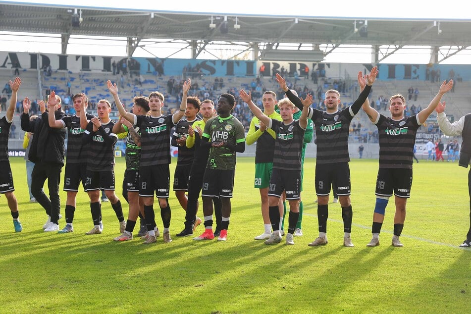 Die Spieler vom VFC Plauen feierten ihren Sieg.