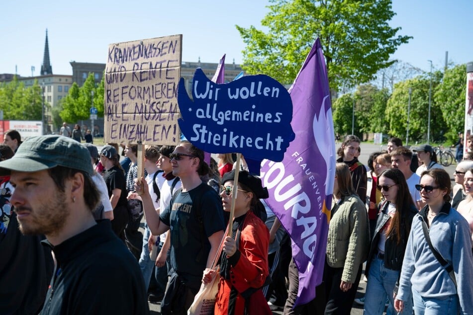 Etwa 1200 Personen nahmen an dem Aufzug des Deutschen Gewerkschaftsbundes (DGB) teil.