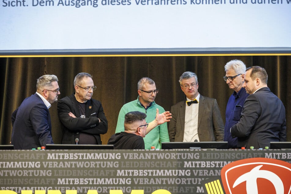 Selbst Präsidium und Ratsmitglieder von Dynamo Dresden waren sich nicht einig, wie man verfahren soll.