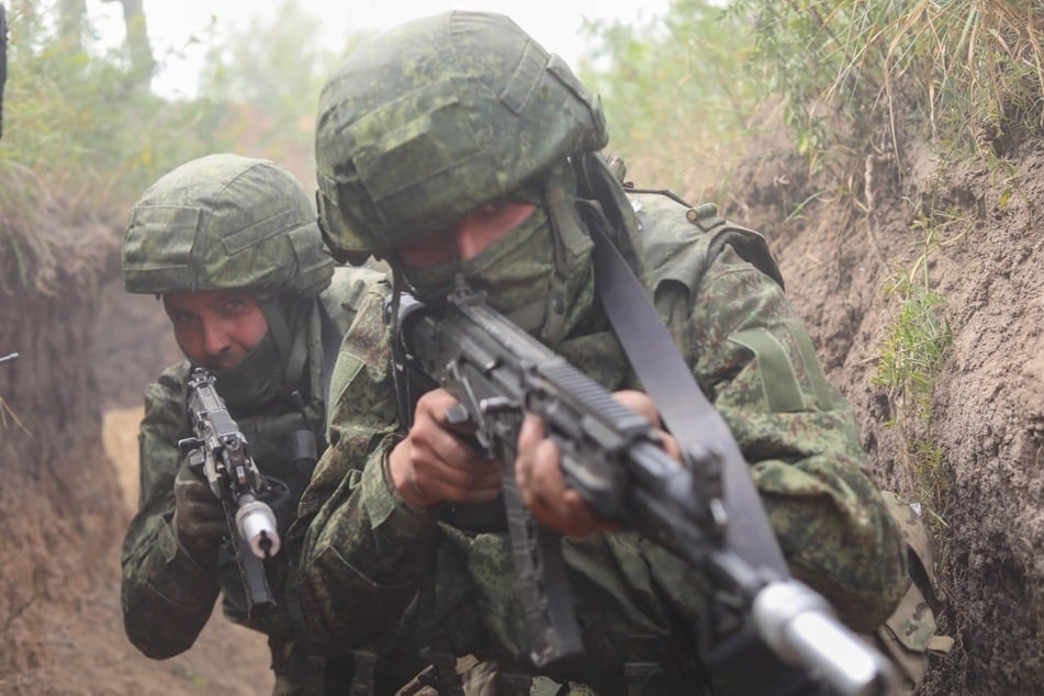 Russland soll seine Taktik geändert haben. Statt großen Verbänden schickt der Kreml nun kleinere Kampfgruppen.