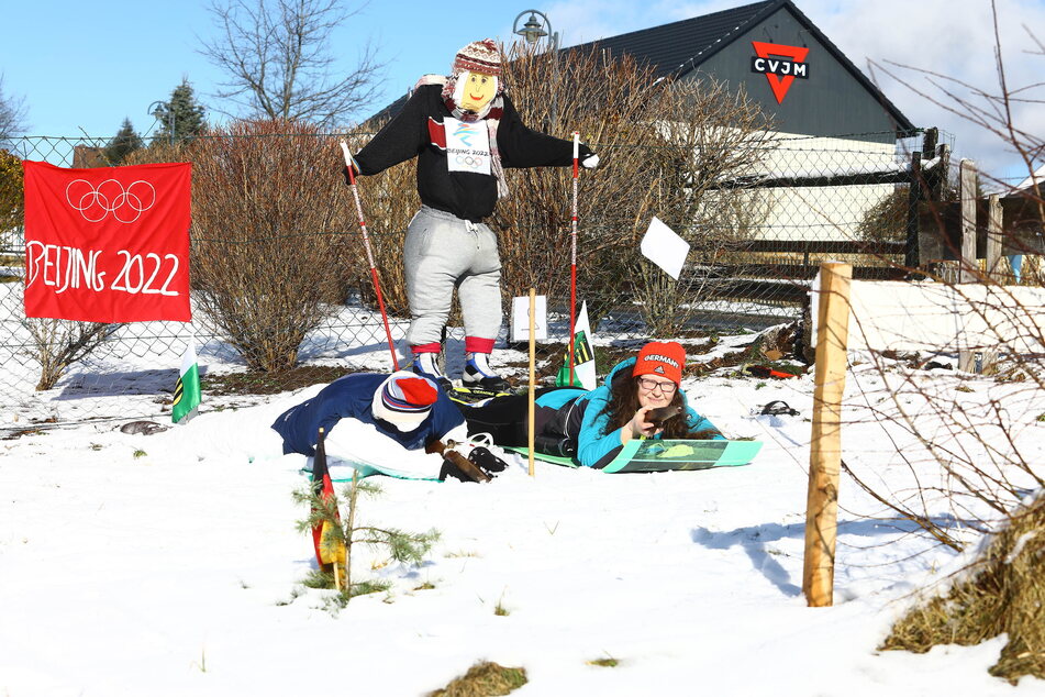 Silvia Hiemann (37) hat mit ihrem Vater eine Biathlon-Arena im Garten gebaut.