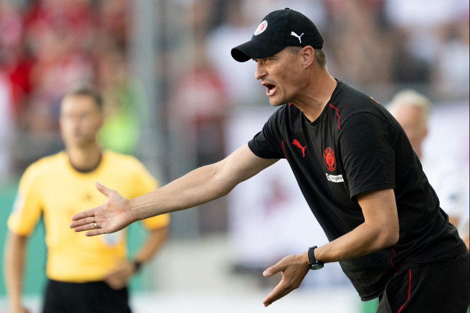 St.-Pauli-Trainer Alexander Blessin (51) sah noch eine Menge Luft nach oben.