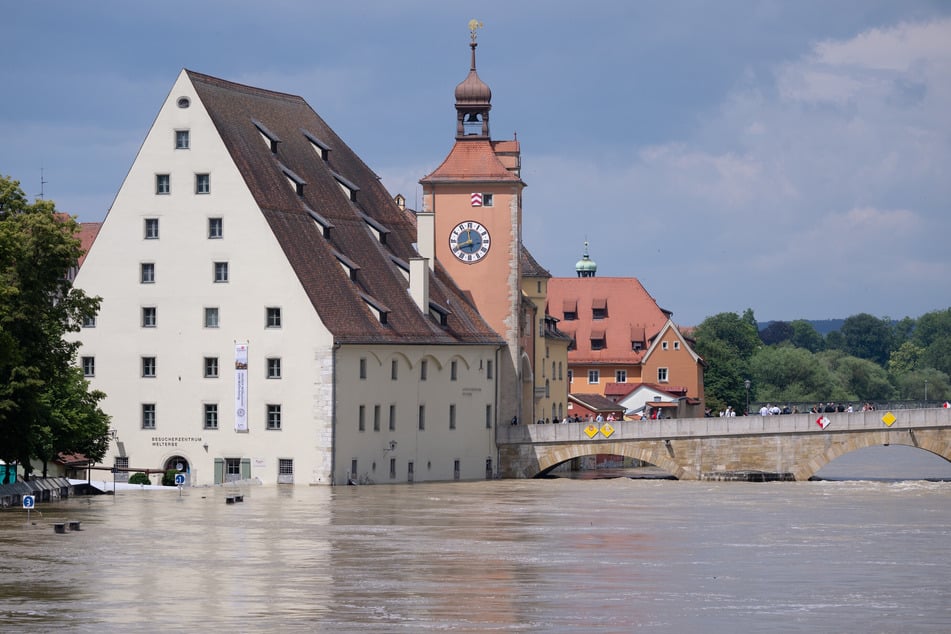 Seit Tagen kämpfen die Helfer in Bayern gegen die Flut und ihre Folgen