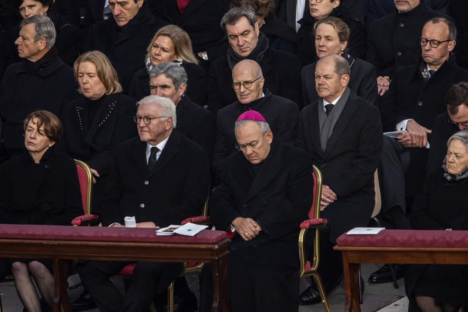 Reichlich Prominenz war beim Papst-Begräbnis in Rom zugegen.