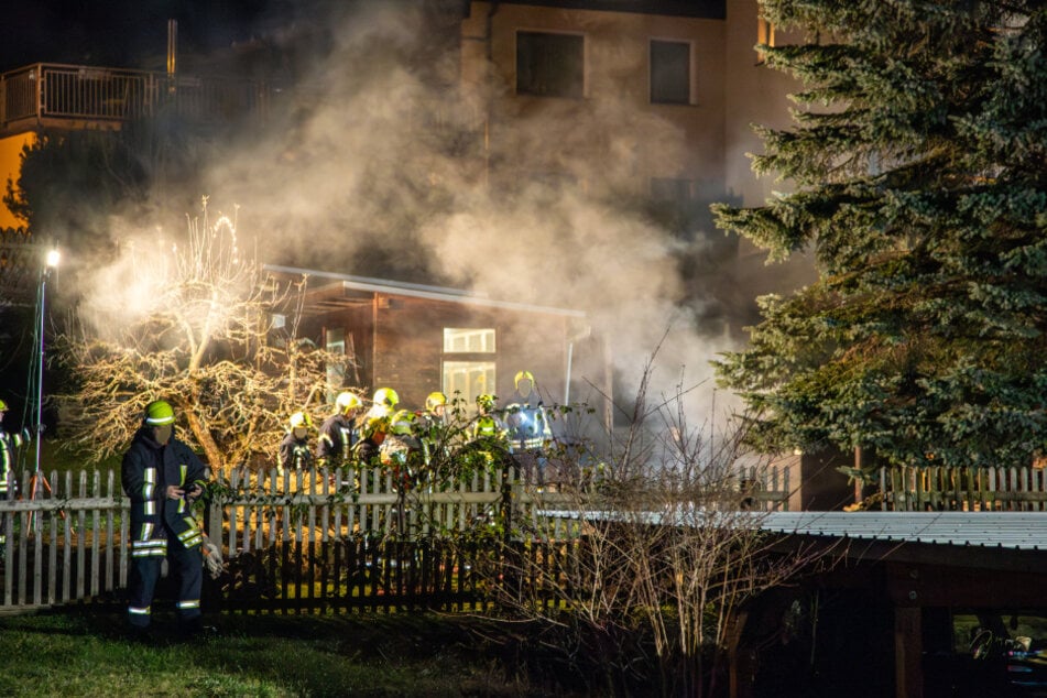Ein Ausbreiten der Flammen bei einem Schuppenbrand in Schneeberg konnte noch rechtzeitig verhindert werden.