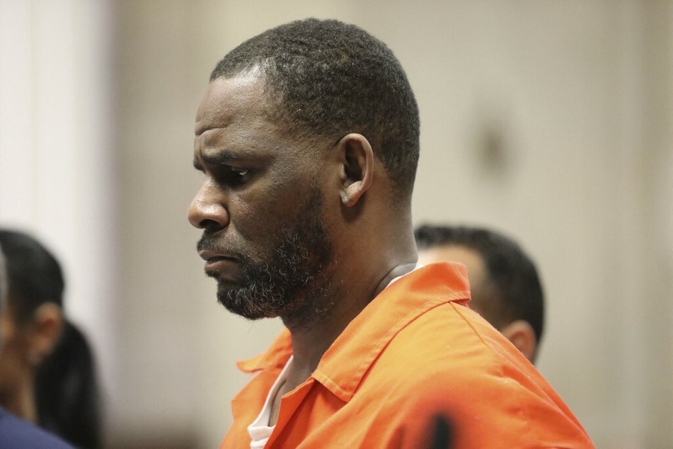 R. Kelly appears during a hearing at the Leighton Criminal Courthouse on September 17, 2019, in Chicago.