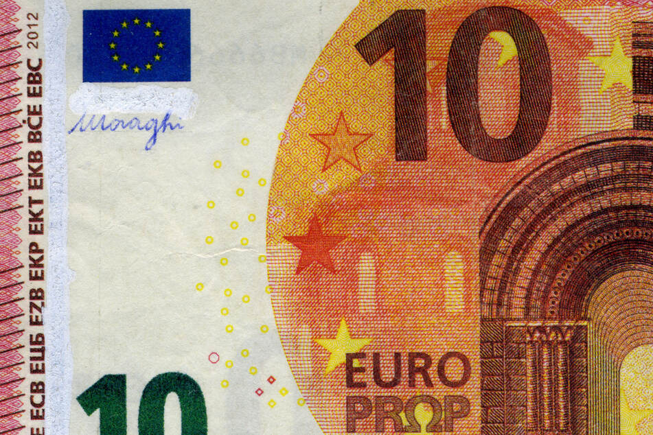 In Kamenz wurde ein Tankstellen-Mitarbeiter auf einen gefälschten 10-Euro-Schein aufmerksam. (Symbolbild)