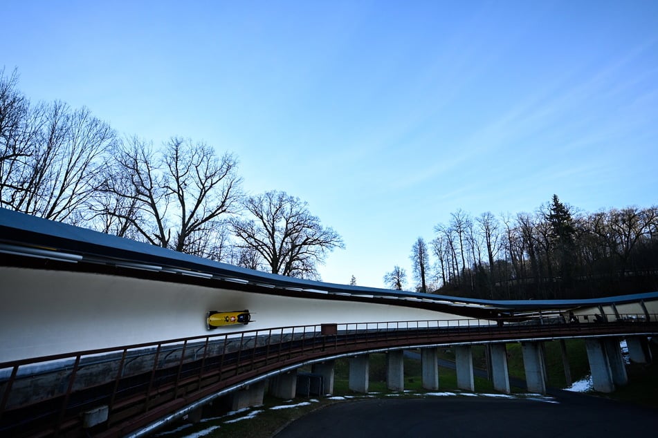 Dieses Bild verdeutlicht, wie eng es in Sigulda für Francesco Friedrich (34) zugeht.