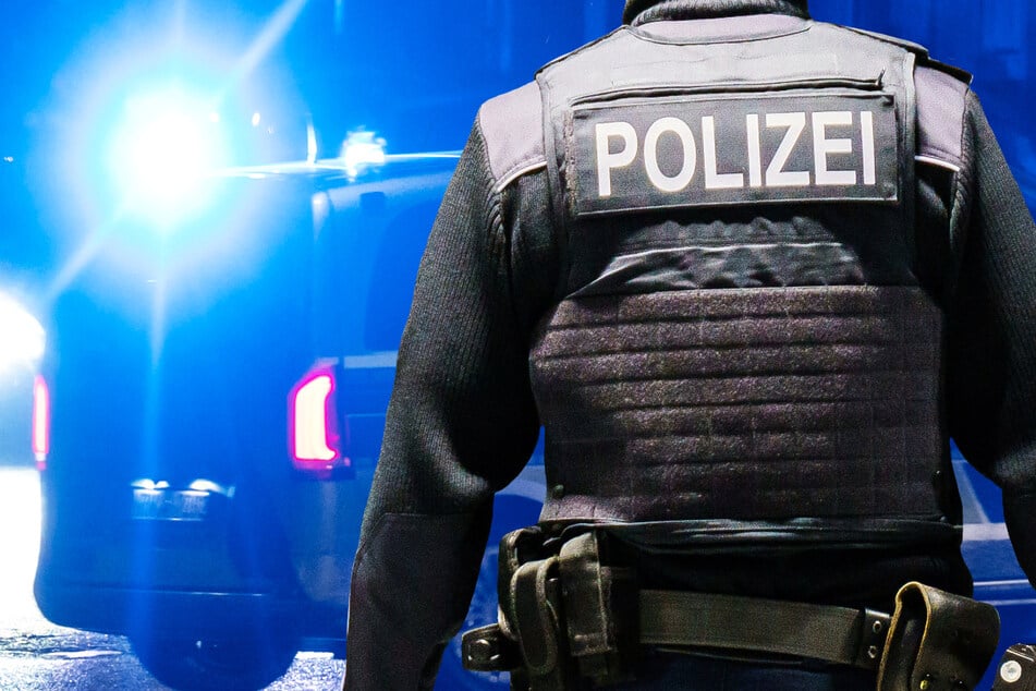 Gießen: Rätselhafter Masken-Mann bedroht 23-Jährigen mit Messer