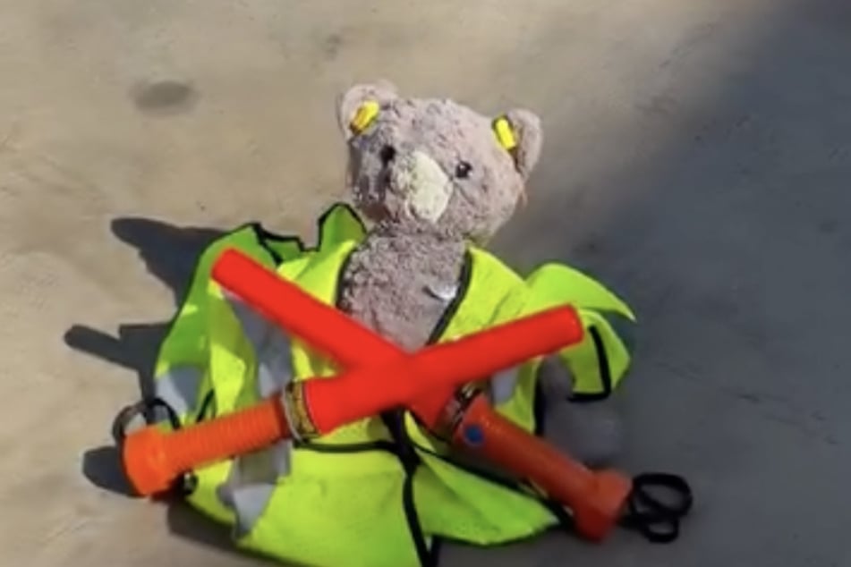 Hier durfte Bobby die Flugzeuge einweisen.