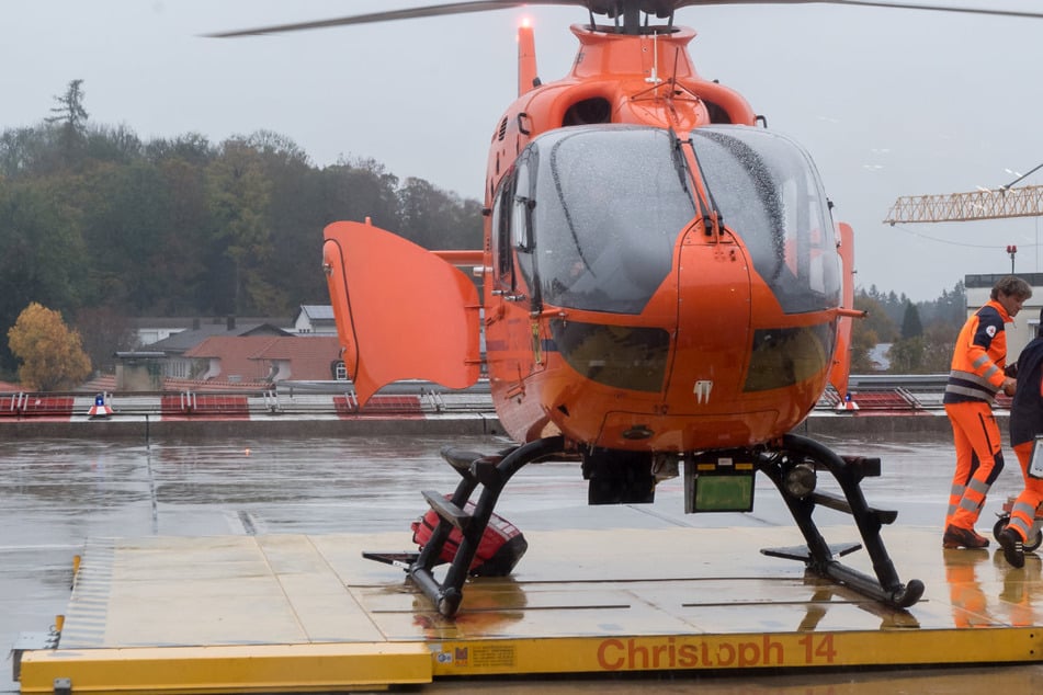 Jungem Pärchen geht die Kraft aus: Helikopter rettet Teenager in 1400 Metern Höhe von Felswand