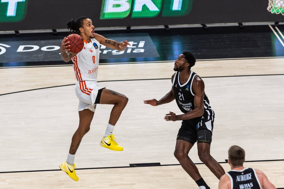 15,4 Punkte pro Spiel machte zuletzt Niners Top-Spieler Kevin Yebo (29, l.).