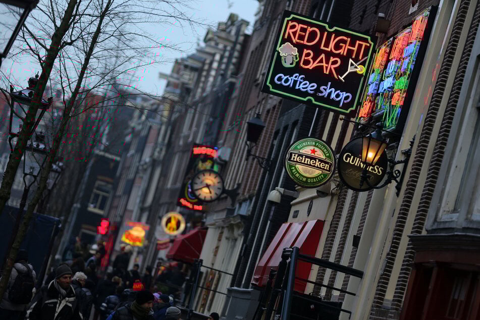 Die Coffeeshops in Amsterdam dürften für ausländische Touristen bald unattraktiver werden.