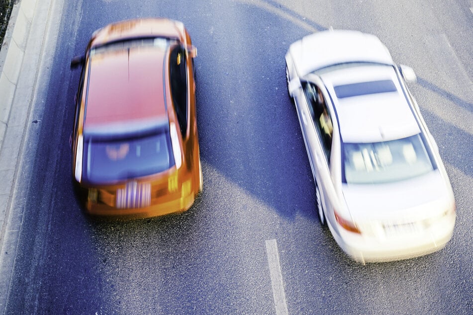 In zwei Fällen soll der 36-Jährige auf der A3 andere Autos mit seinem Wagen gerammt haben. (Symbolbild)