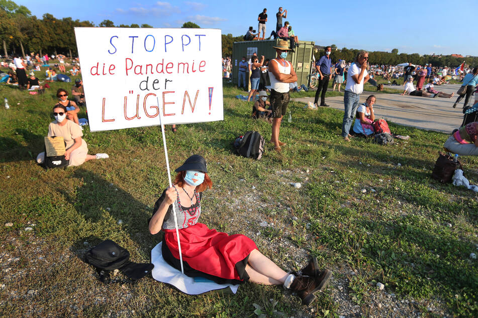 In vielen deutschen Großstädten demonstrieren Menschen gegen die Corona-Maßnahmen – bald auch in Düsseldorf.