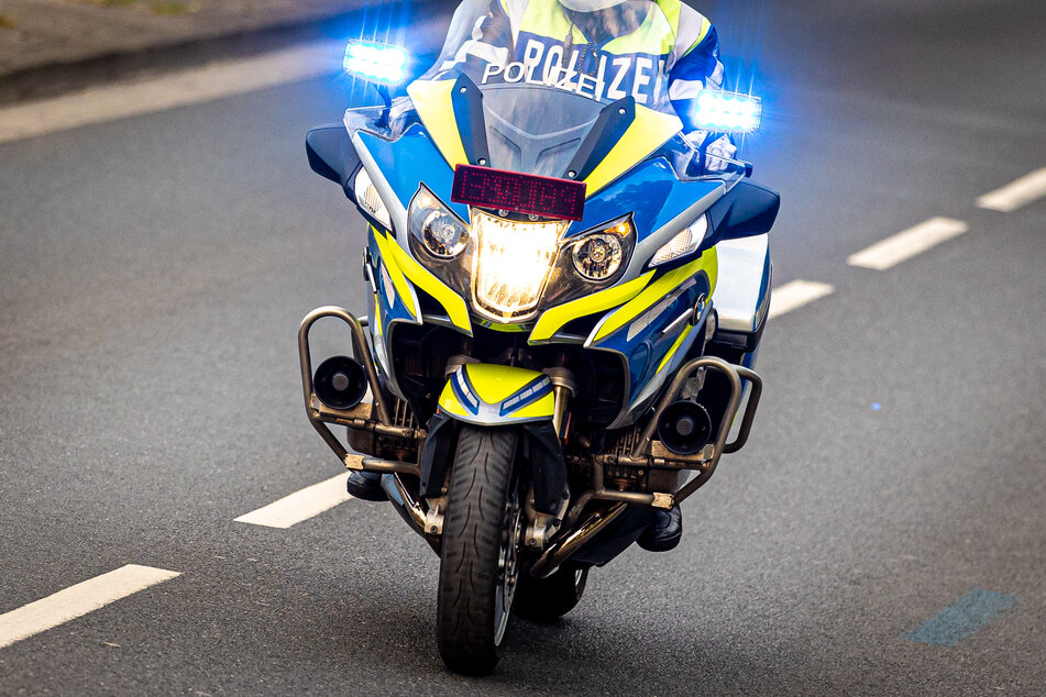 Bei einem Unfall in Bonn wurde ein Motorradpolizist schwer verletzt. (Symbolbild)