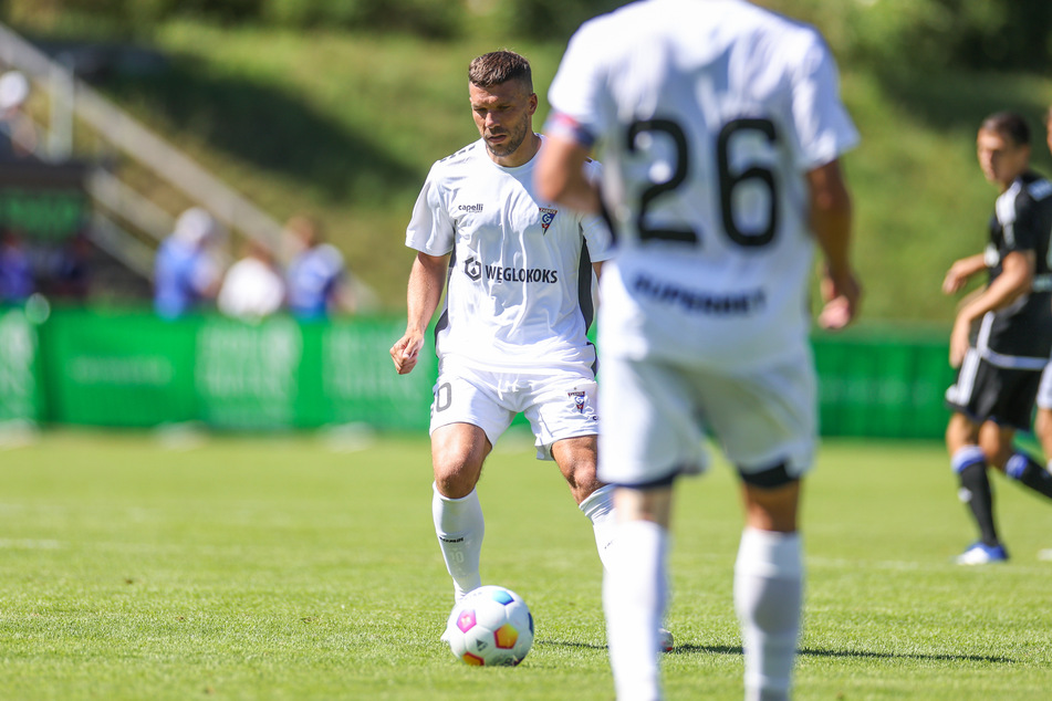 Lukas Podolski (38) trainiert mit seiner Mannschaft zurzeit im österreichischen Mittersill.