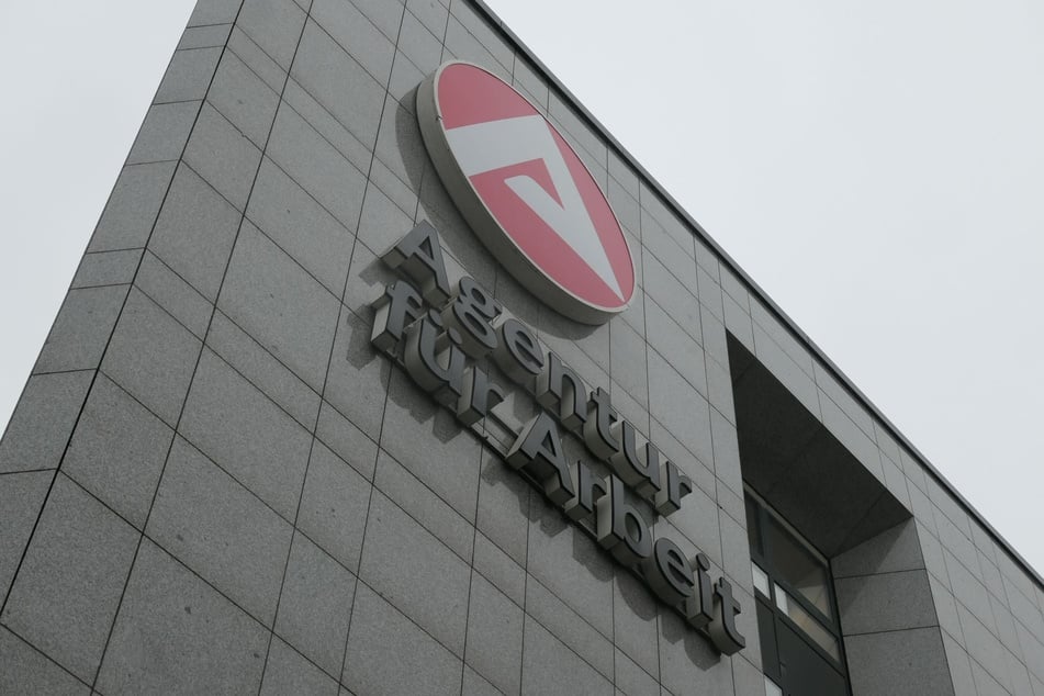 Nehmen Betroffene zu oft ihre Termine beim Jobcenter nicht wahr, drohen ihnen Kürzungen. (Archivbild)