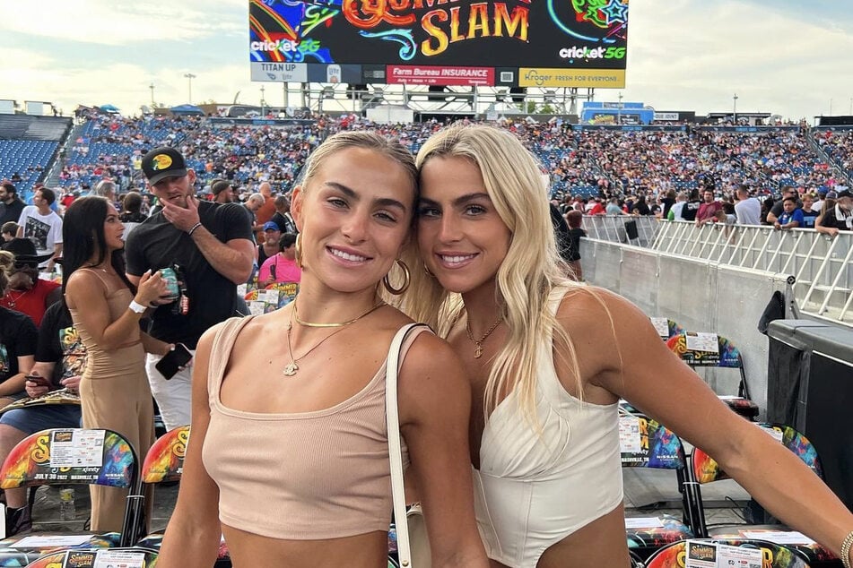 Former Miami hoops twins, Haley and Hanna Cavinder received a major boost of encouragement from the WWE Hall of Famer Booker T.