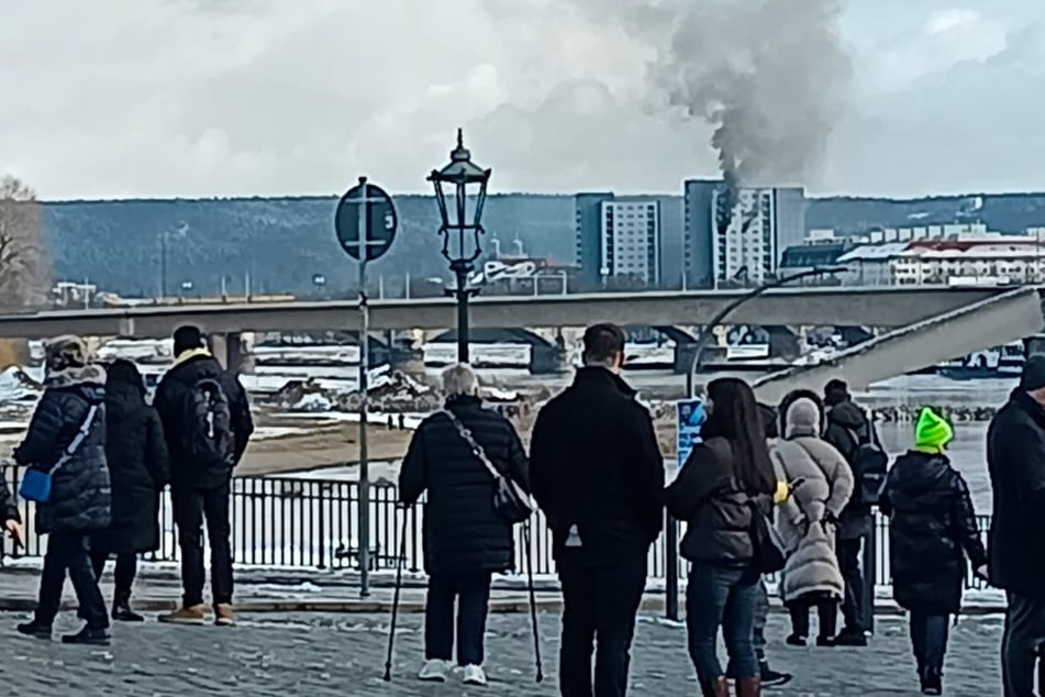 Eine bedrohliche Rauchsäule war schon von Weitem zu sehen.