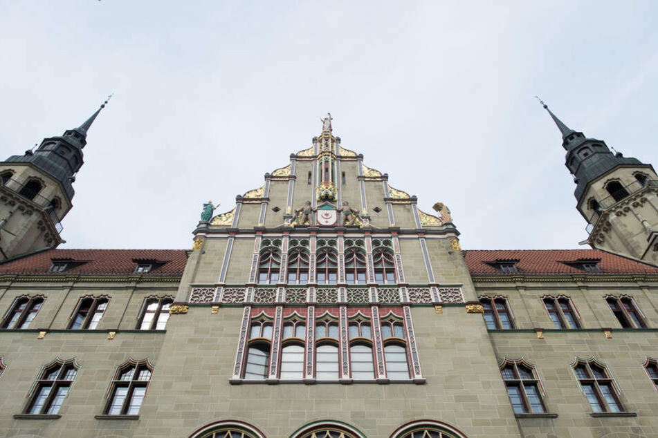 Für den Prozess sind insgesamt acht Tage vor dem Landgericht in Halle anberaumt. (Symbolbild)
