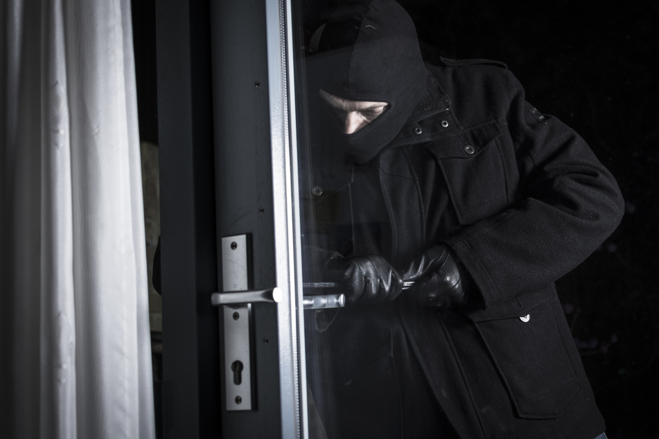 Ein Mann (26) ertappte mehrere Einbrecher am Montagabend in seiner Wohnung in Roßwein (Symbolbild).