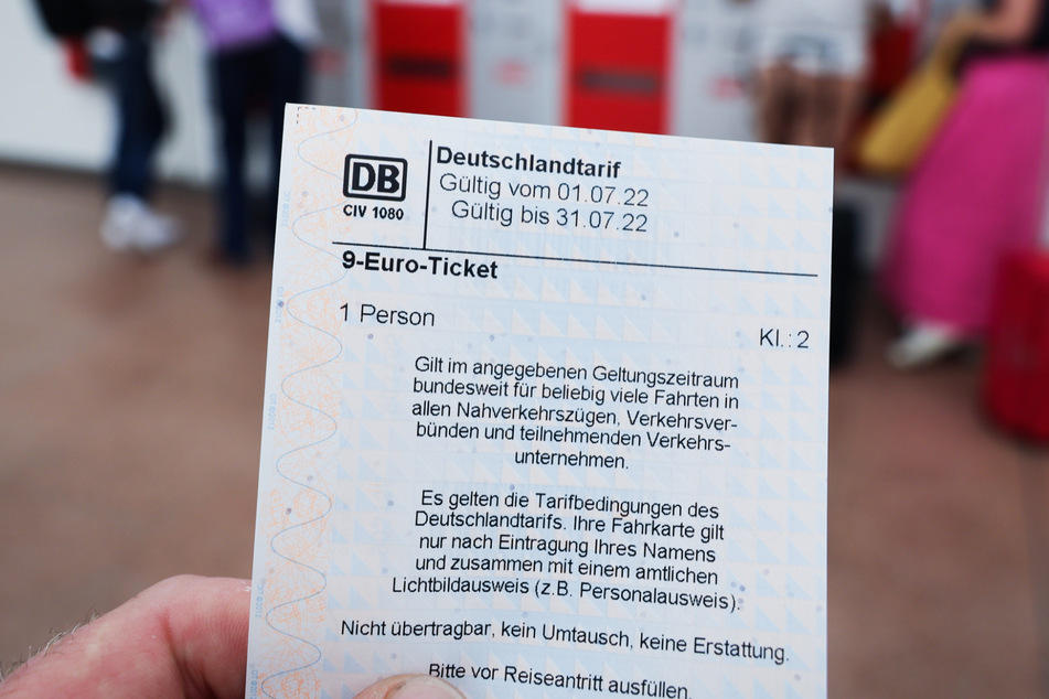Ein Mann randalierte am Magdeburger Hauptbahnhof, nachdem er herausgefunden hatte, dass das 9-Euro-Ticket im September nicht mehr gültig ist. (Symbolbild)