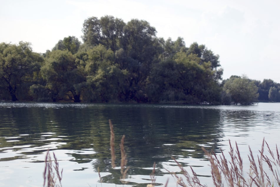 Der Fühlinger See in Köln lädt mit seinem schönen Panorama auch im Winter zum Verweilen ein.