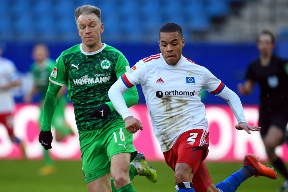 Jan Gyamerah (29, r.) trug von 2019 bis 2022 das Trikot des HSV, absolvierte 56 Pflichtspiele für die Rothosen. (Archivfoto)