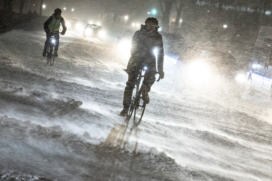 In Aalborg wurde das Fahrradfahren bei starkem Schneefall zur Herausforderung.